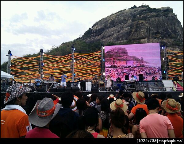 lipta on stage @ honda summer fest