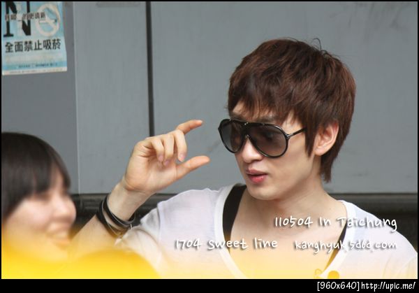 110504 Eunhyuk recording @Taichung 