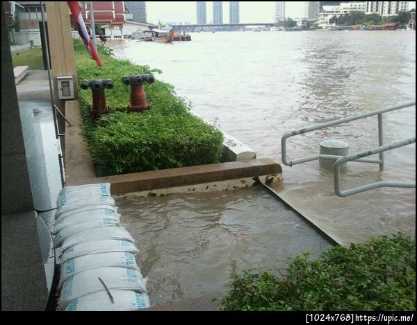 หลังตึก cc:@mobilebomb @thedesp @tapecom