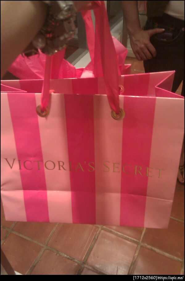 I have a secrett!!! =x