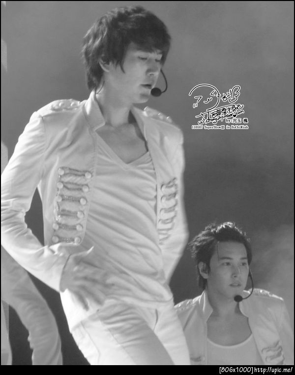 110507 Kyuhyun SSlll in Vietnam cr:www.chokyuhyunbar.com