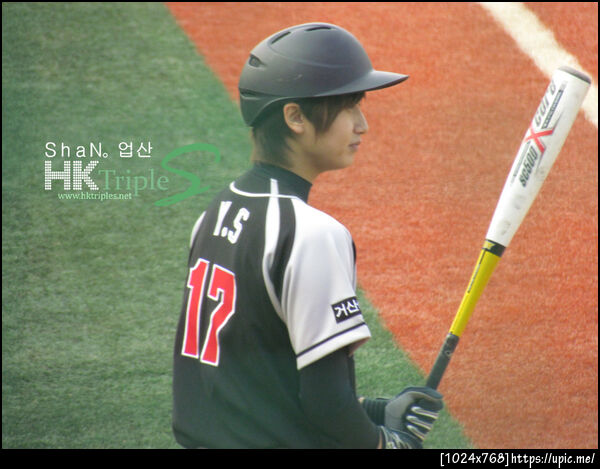 110224 Young Saeng at M4's MV Shooting with Baseball Team