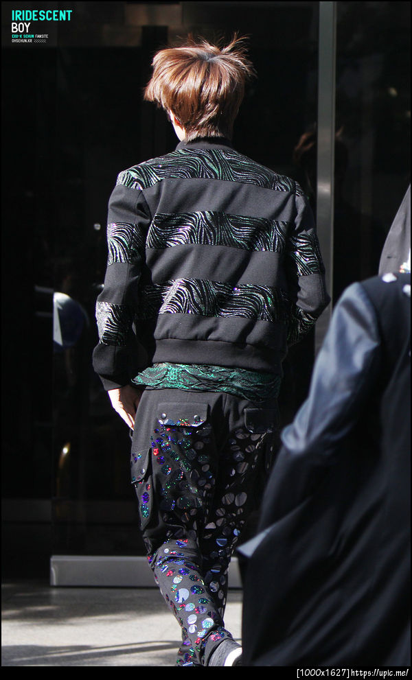 [Pic] 120427 Sehun on the way go to Music Bank [IRIDESCENT BOY] 2P