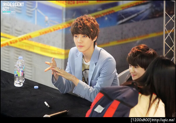 [Pic] 120509 Sehun @ Daejeon Fansign [IRIDESCENT BOY] 4P