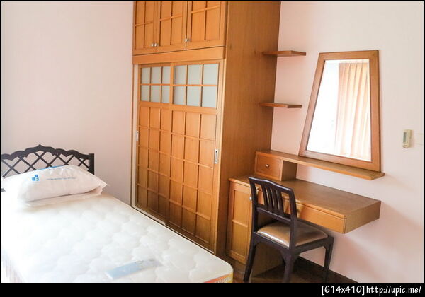 หลังที่ 1 และ 3 : ขายบ้านเดี่ยวพร้อมที่ดิน เชียงใหม่ มีห้องครัว สระว่ายน้ำ เฟอร์นิเจอร์หรูพร้อมแอร์ทุกห้อง ติดต่อ คุณเมลดา 086-376-9201 084-001-3530