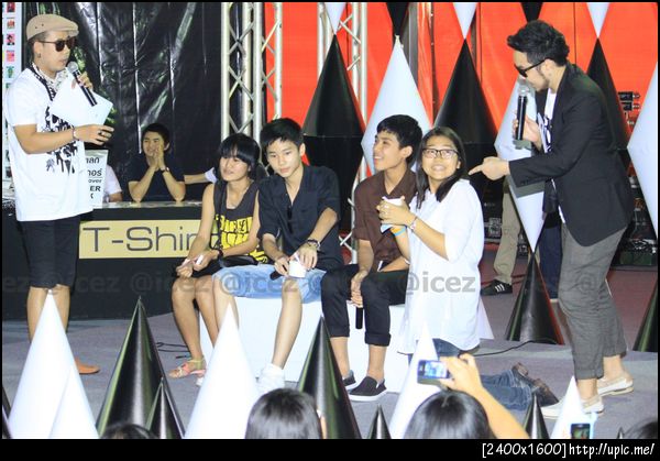 โฉมหน้าผู้โชคดีได้ป้อนไอติมให้โซ่นิว <3