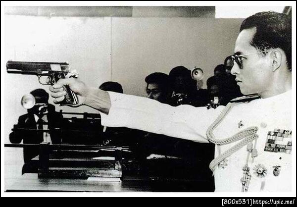 รูปนี้ไม่อาจหาคำอธิบายอะไรได้นอกจาก "ทรงพระเจริญ _/\_"