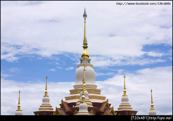 ฮ่า ฮ่า แบก 50 f1.8 ไปเที่ยว ถ่ายเจดีย์ได้มาครึ่งเดียว , ,แปลกดี