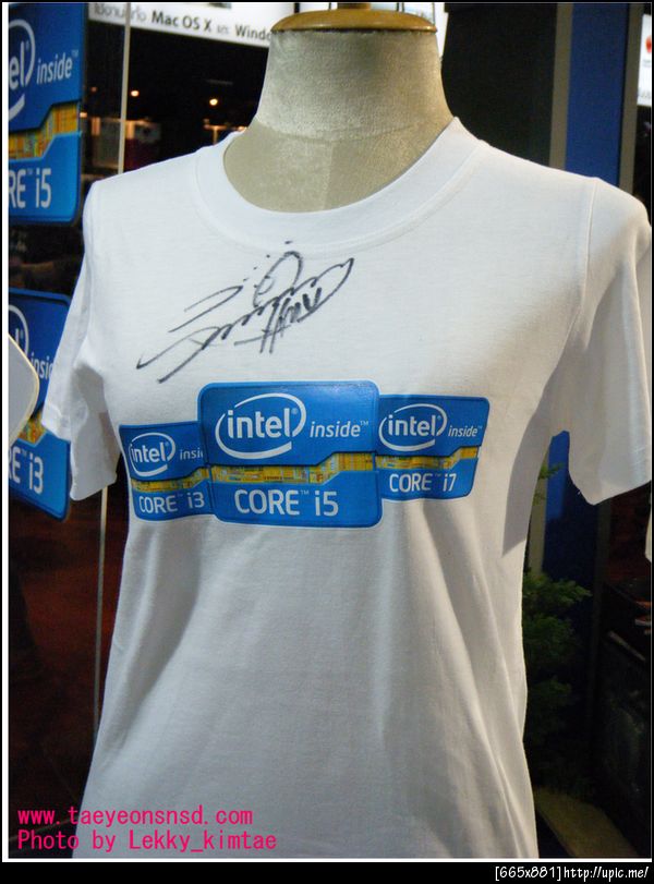 SNSD Sunny' sign on Intel T-shirt