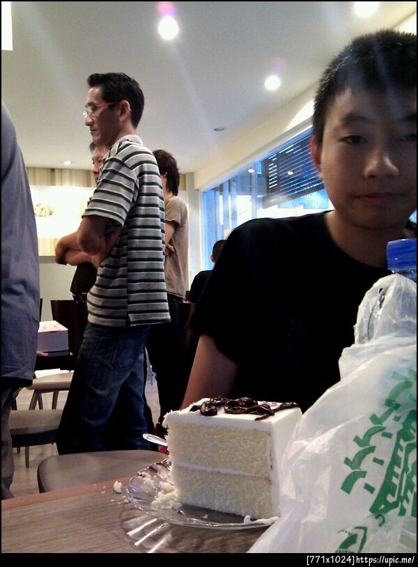 @dtinth with his cake