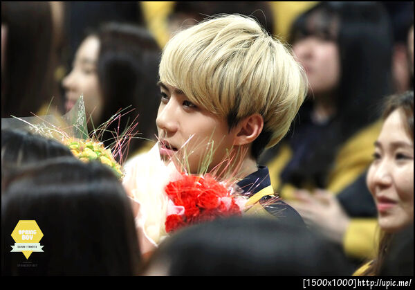 [Pic] 121231 Sehun -  SOPA Graduayion [SPRING BOY] 17P