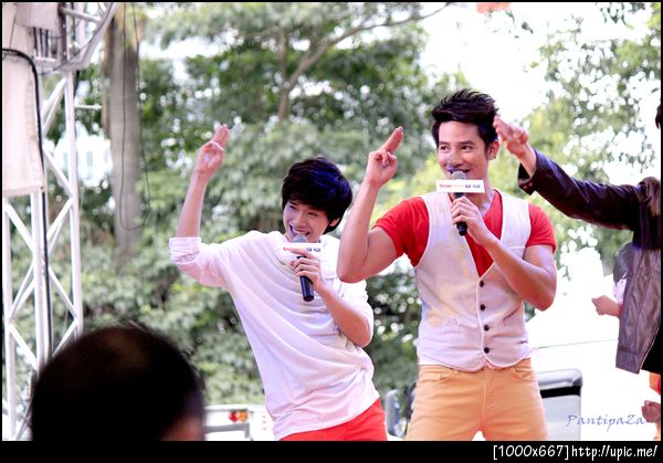 คชาเฮ๊ย อย่ายิ้มแบบน๊านนน ><