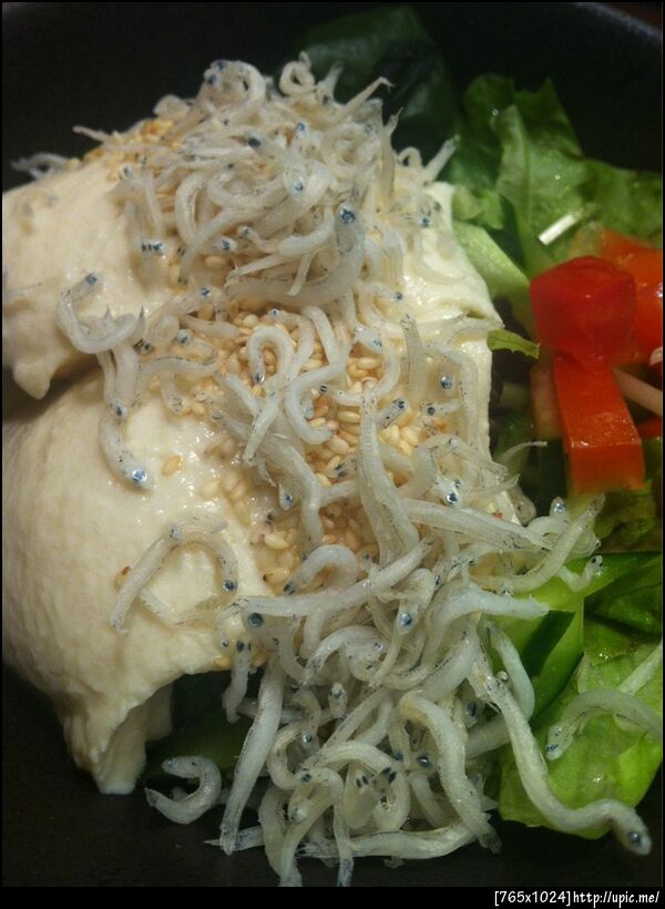 สายตานับร้อยที่จ้องมองเรา