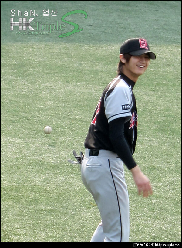 110224 Young Saeng at M4's MV Shooting with Baseball Team