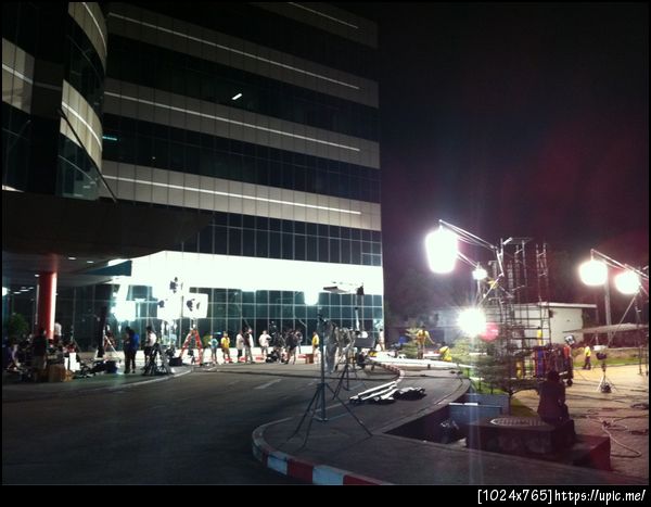 กองถ่ายโฆษฌาหน้าอาคาร กสท บางรัก