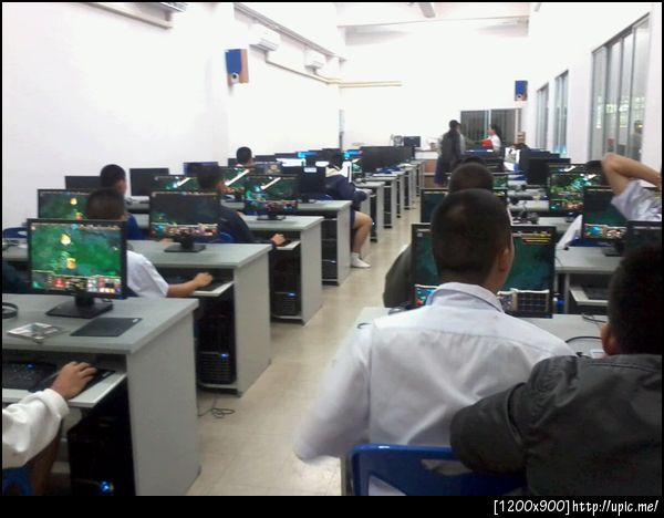 ห้องคอมห้องหนึ่งใน PRC - -"~ PRC GAME ZONE ชัดๆ!!!!