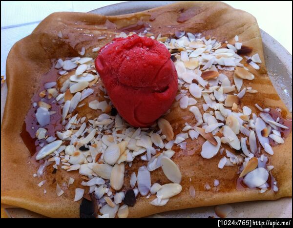 เครปแพรช็อคโกแล็คร้อนกับไอติมสตอเบอร์รี่ อร่อยมาาากกกกก