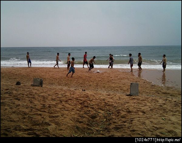 ฟุตบอลชาย(เปลือยท่อนบน)หาด