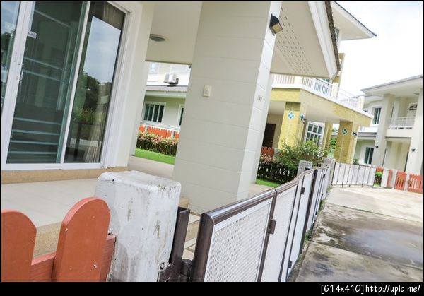 หลังที่ 1 และ 3 : ขายบ้านเดี่ยวพร้อมที่ดิน เชียงใหม่ มีห้องครัว สระว่ายน้ำ เฟอร์นิเจอร์หรูพร้อมแอร์ทุกห้อง ติดต่อ คุณเมลดา 086-376-9201 084-001-3530