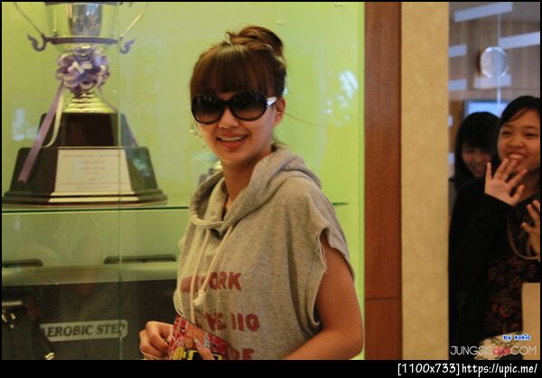 ฮโยรินมองกล้องด้วยยยยย >O<