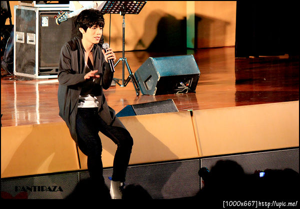 คชานั่งคุยกับแฟนๆ