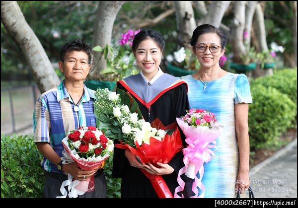 รับถ่ายภาพ รับปริญญา มศว นครนายก 085-0853236