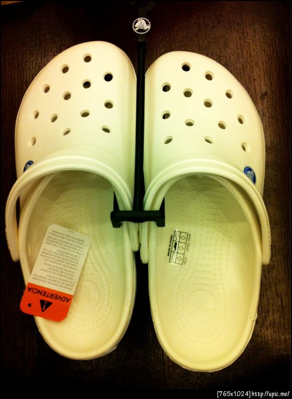 วันนี้ถอย crocs ราคา 1,450 ใช้บัตร CitiM ลด 10% บวกแต้ม Mcard 10,400 แต้ม สรุปจ่ายเงิน 5 บาท เนียล