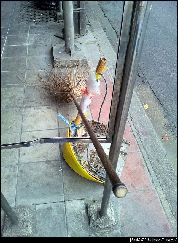 ฉันอยากจะบิน บินไปให้ถึงดวงจันทร์ ...