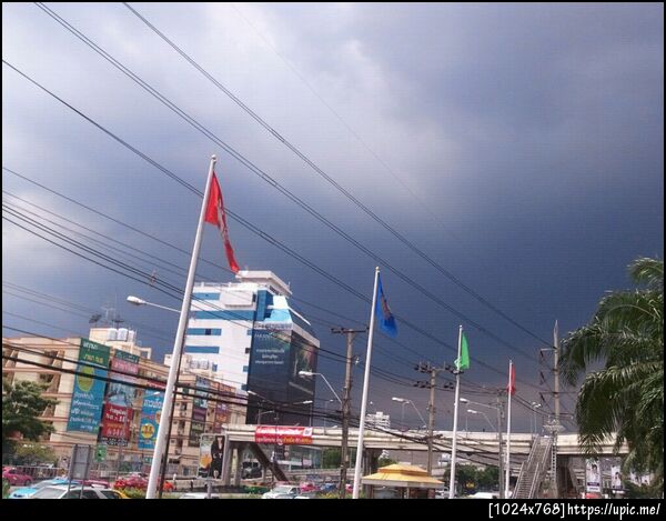 แดดเปรี้ยง แต่ ...