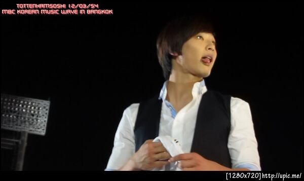 จินอุน อีกสักรูป โทษฐานอยู่ใกล้ 