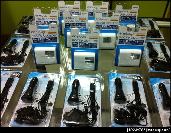 Sanyo Mobile Booster 5000mAh พร้อม universal USB cable มากันทั้งกองทับ