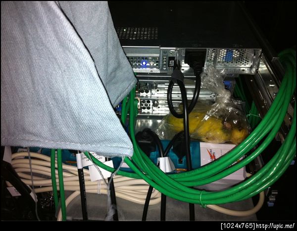 พ่อบ้าน IDC ตากถุงเครื่องดูดฝุ่นทางซ้าย อบกล้วยทางขวา 555