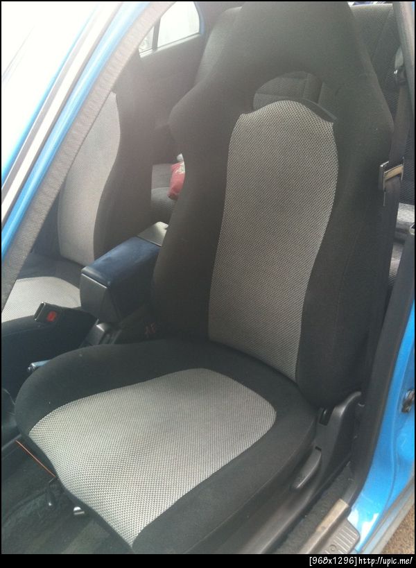 ข้างซ้ายกริ๊บมาก ไม่ค่อยมีคนนั่ง