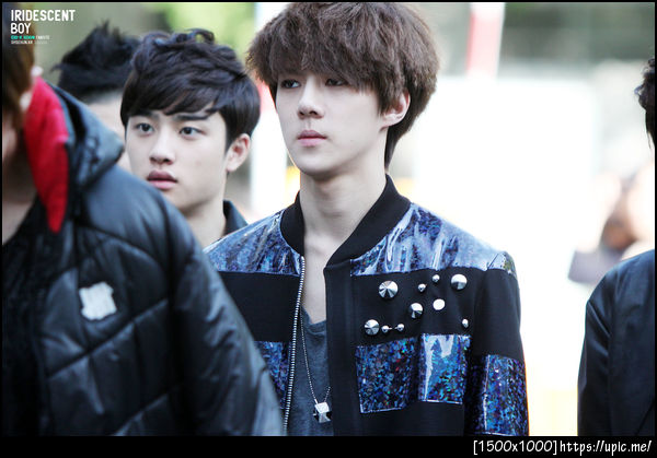 [PIC] 120504 Sehun on the Way Go to Music Bank [IRIDESCENT BOY] 5P