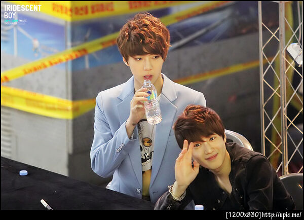 [Pic] 120509 Sehun @ Daejeon Fansign [IRIDESCENT BOY] 4P