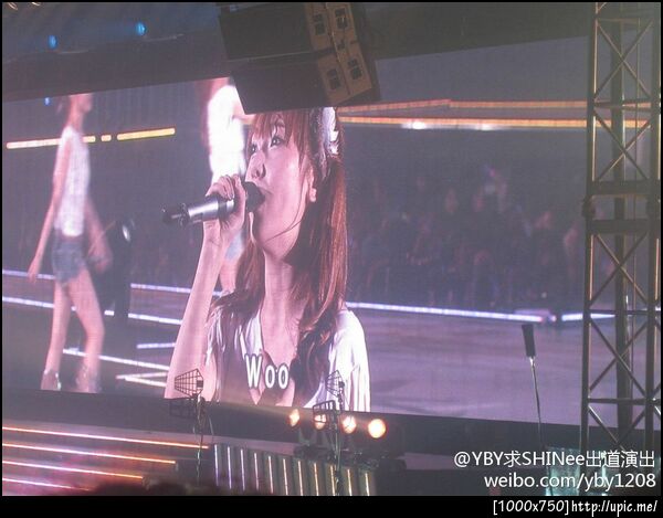 สิก้าวันนี้ >< Cr : YBY求SHINee出道演出