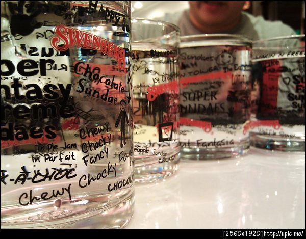 แก้ว swensens นี่ ถ่ายรูปยังไงก็สวยแฮะ ชอบ