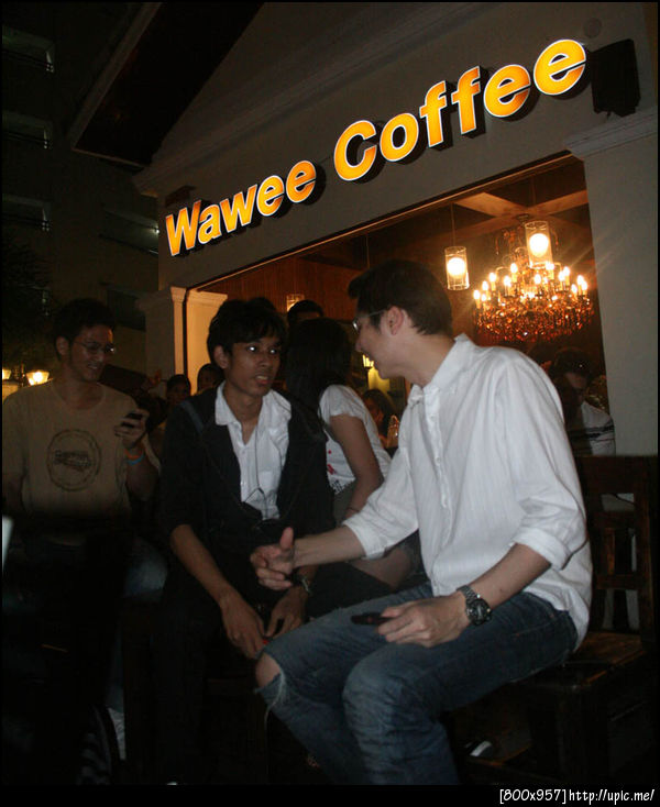 @pawoot นึกว่าเฮียจะใส่เสื้อโลตัสไปซะอีก lol