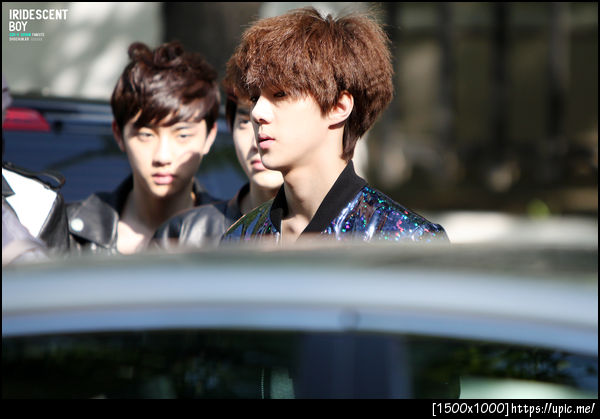 [PIC] 120504 Sehun on the Way Go to Music Bank [IRIDESCENT BOY] 5P