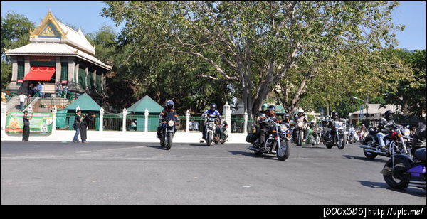 ถึงศาลเจ้าพ่อพระกาฬกันแล้วครับ