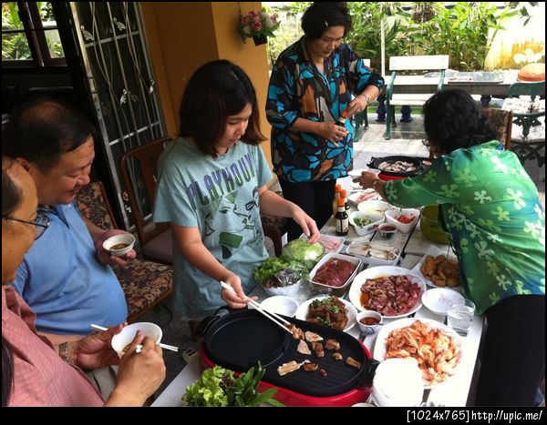 ไหว้สารทจีนเสร็จก็กินปิ้งย่างกันต่อ ^^