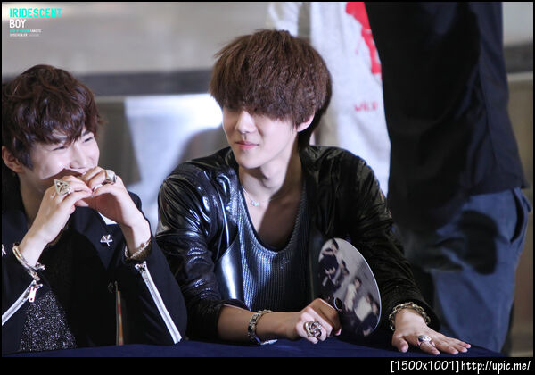 [Pic] 120525 Sehun @ Yeongdeungpo Fansign [IRIDESCENT BOY] 3P