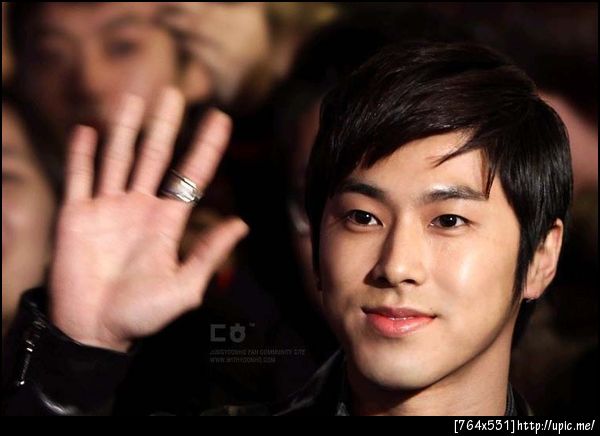 หล่อระเบิดระเบ๋อ ><