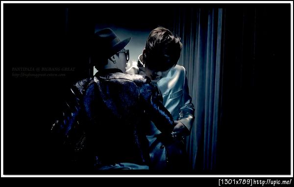 เหมือนกำลังเดินชนกัน อิอิ 