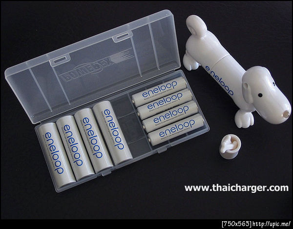 ถ่านไฟ AAA , AA จำนวน ๘ ก้อน (อย่างละ ๔ ก้อน)