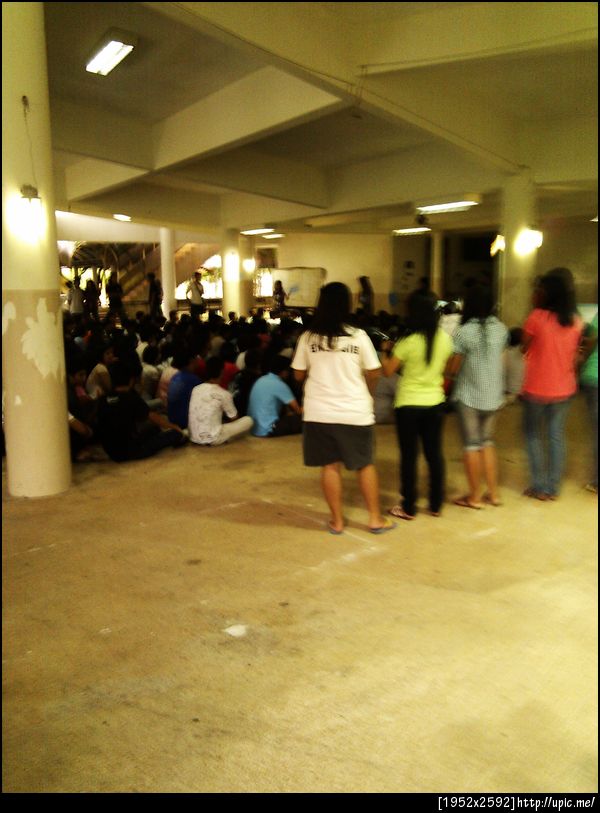 กลุ่ม ผชน เสื้อหลากสี lol