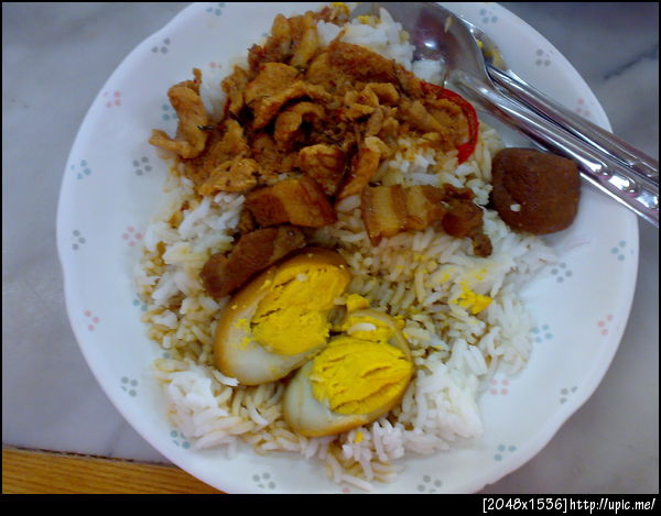 ข้าวราดแกง ที่เจ๊อ้วน มือเช้าวันนี้