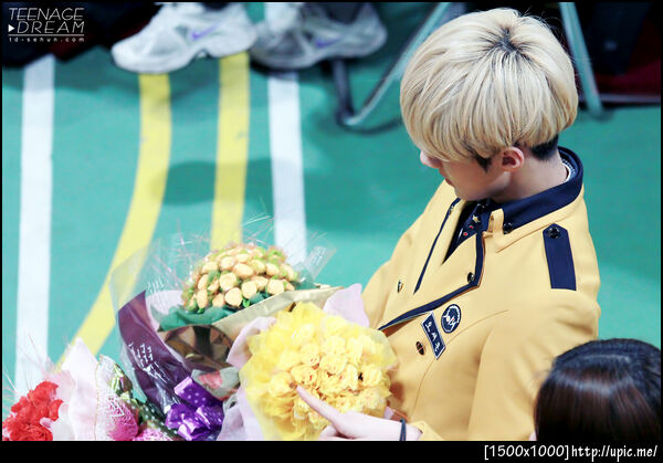 [Pic] 130207 Sehun - SOPA Graduation [Teenage Dream] 19P