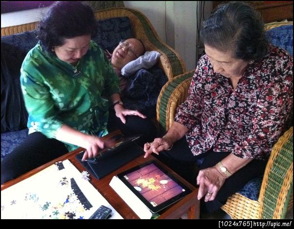 แอบดูเด็กๆ แม่กับอาม่า ติดเกม fruit ninja