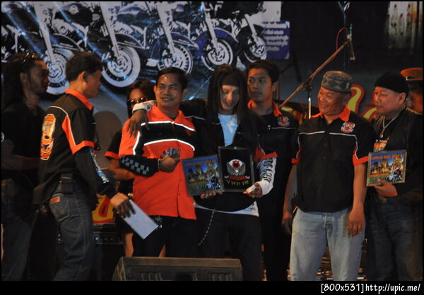 "มิตรภาพ"